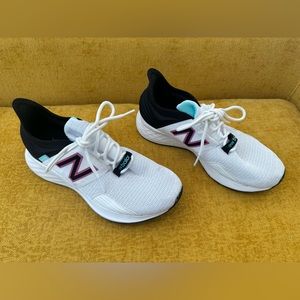 New Balance 7.5 Roav Sneakers NWOT